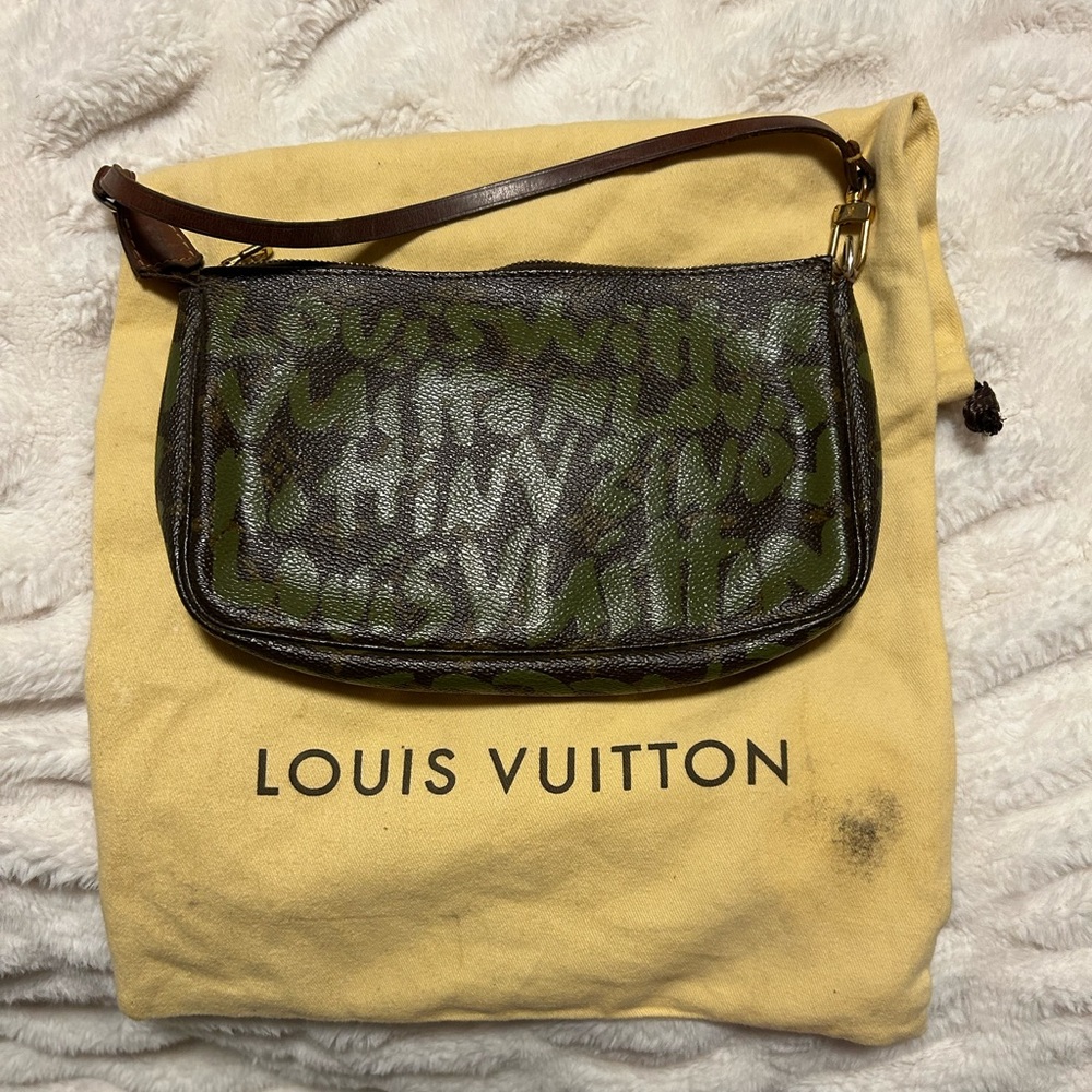 Louis Vuitton clutch Vintage